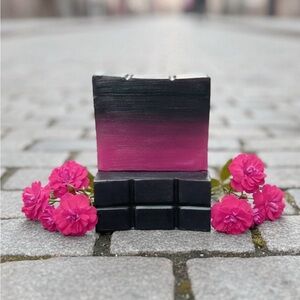 Donna Born in Roma Inspired Rosehip Oil Gylcerin Soap- 4oz 🌱vegan friendly🌱